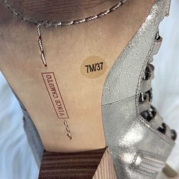 Vince Camuto Esray Metallic Gold Leather Perforated Heels Sz 7 - Picture 5 of 7